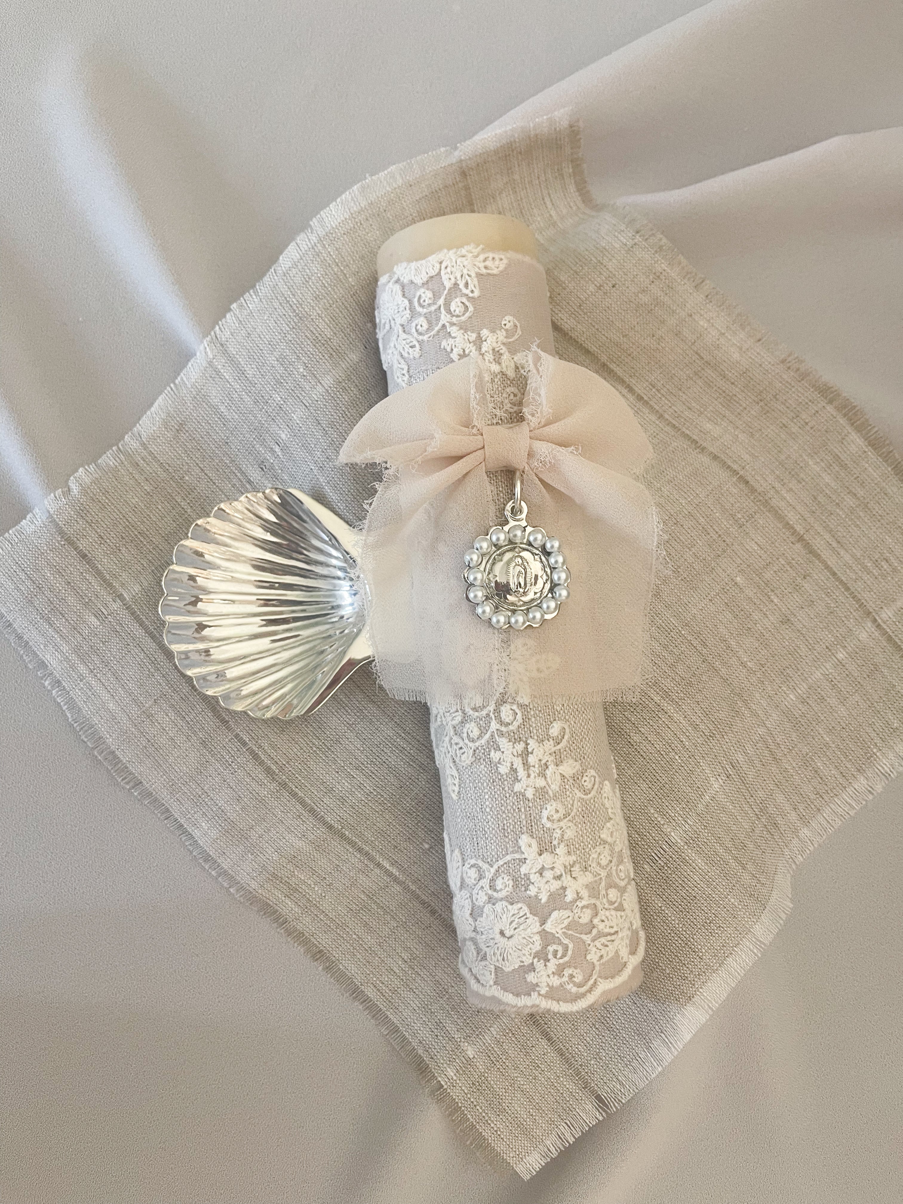 Kit Bautizo Colección Bordado Tul Virgen Guadalupe Perlas