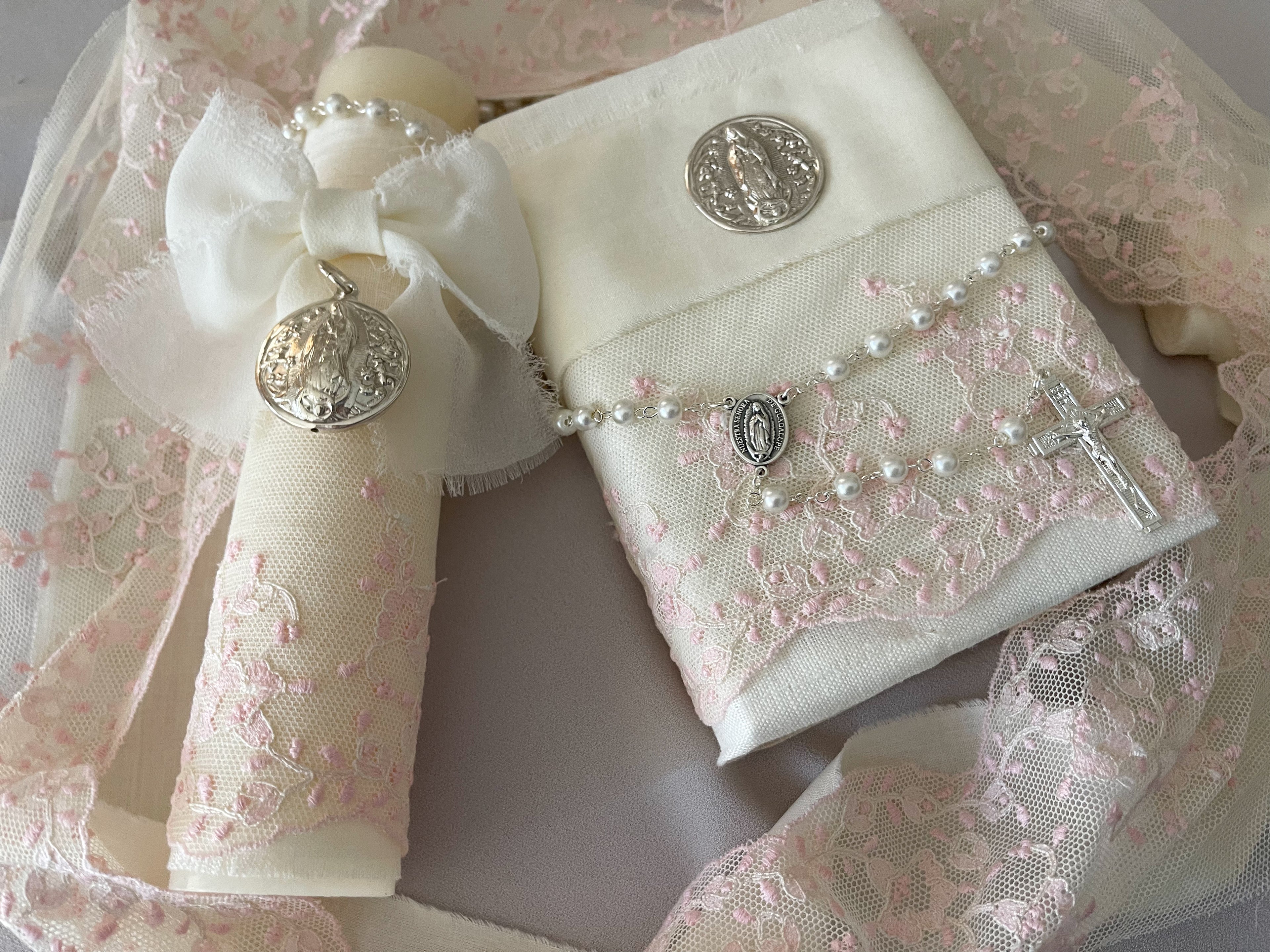 Kit Primera Comunión Colección PEONY con Medalla Virgen de Guadalupe