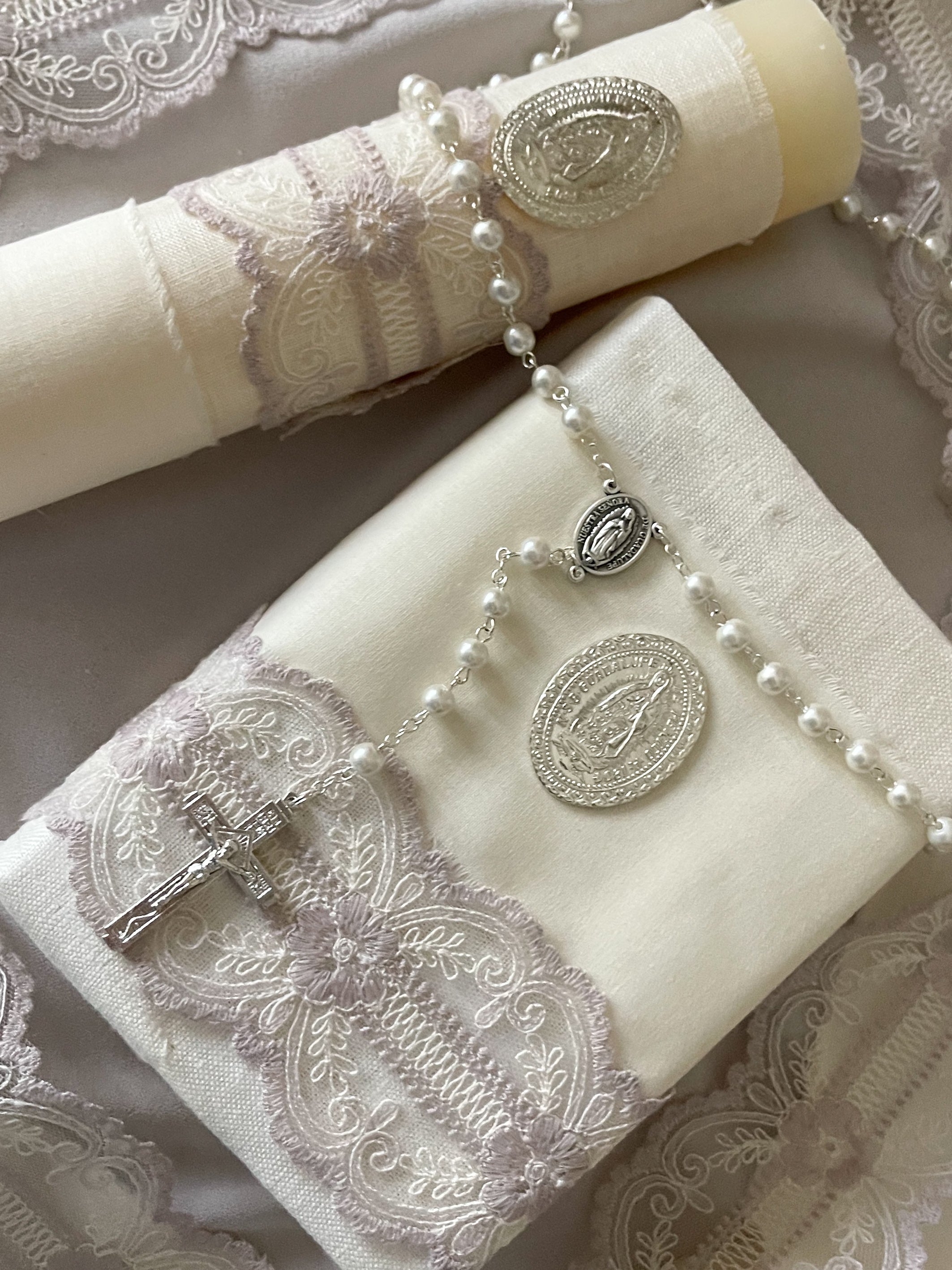 Kit  Primera Comunión Colección SweetPea Placa Virgen de Guadalupe