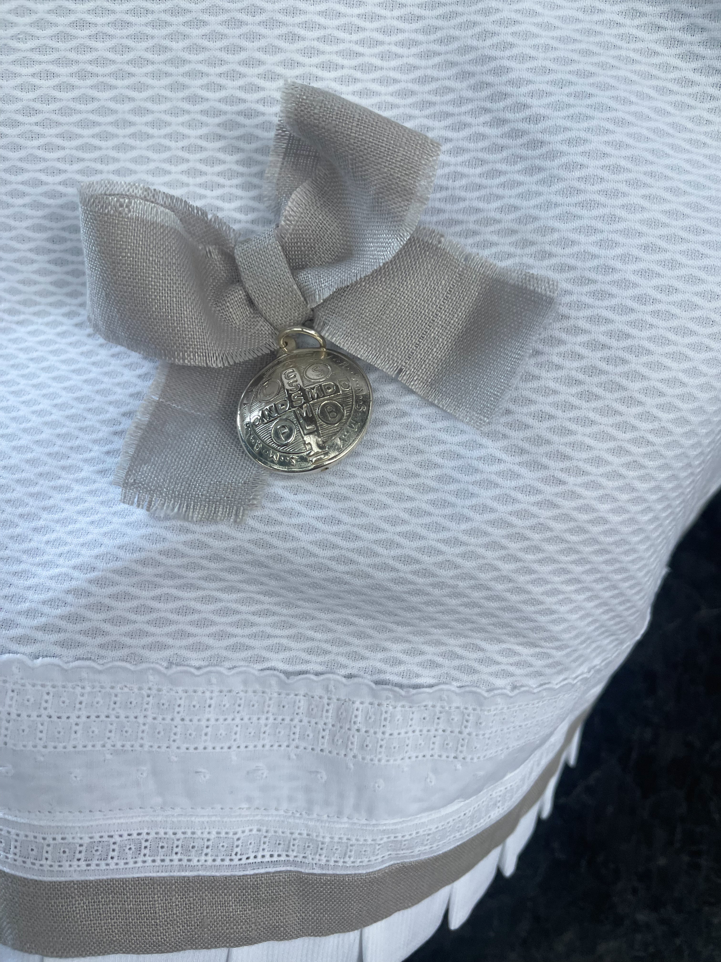 Cubre Porta Bebé ELEGANCE de Piqué  y Tira Bordada Española