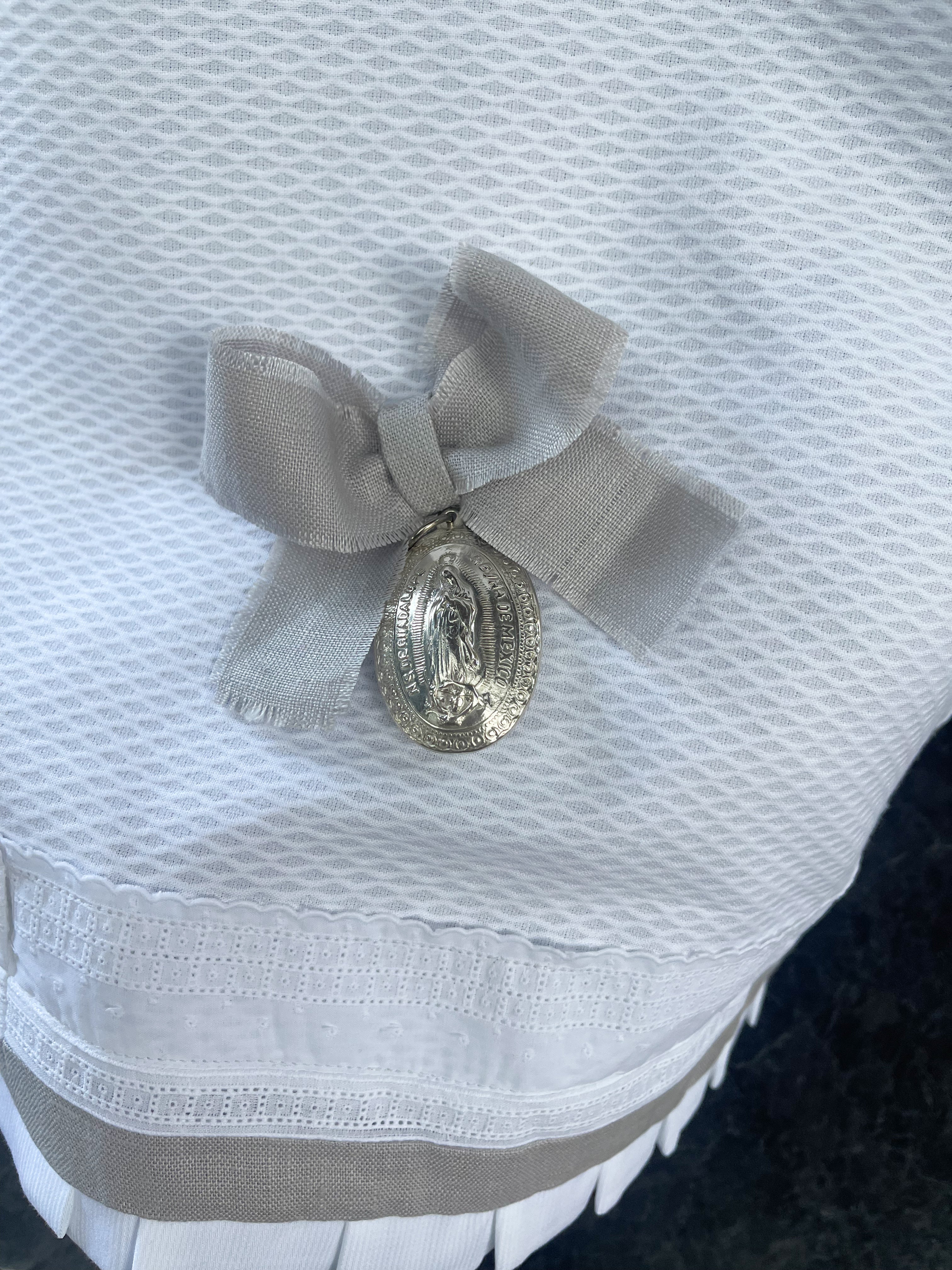 Cubre Porta Bebé ELEGANCE de Piqué  y Tira Bordada Española