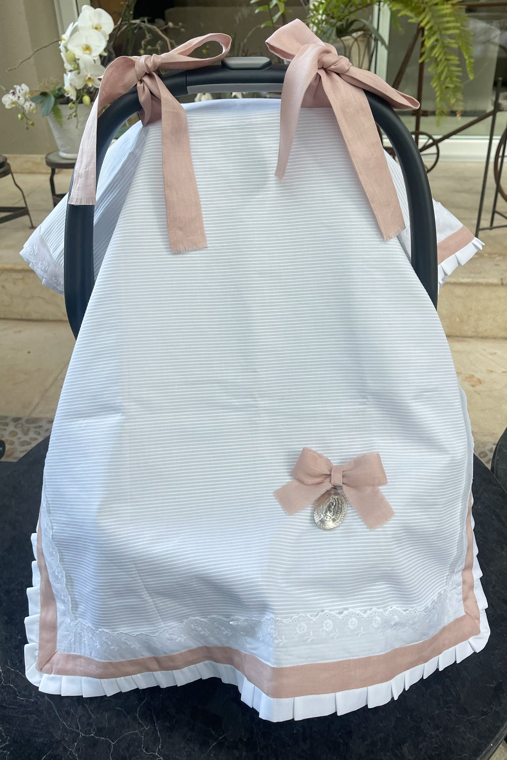 Cubre Porta Bebé ELEGANCE de Piqué  y Tira Bordada Española