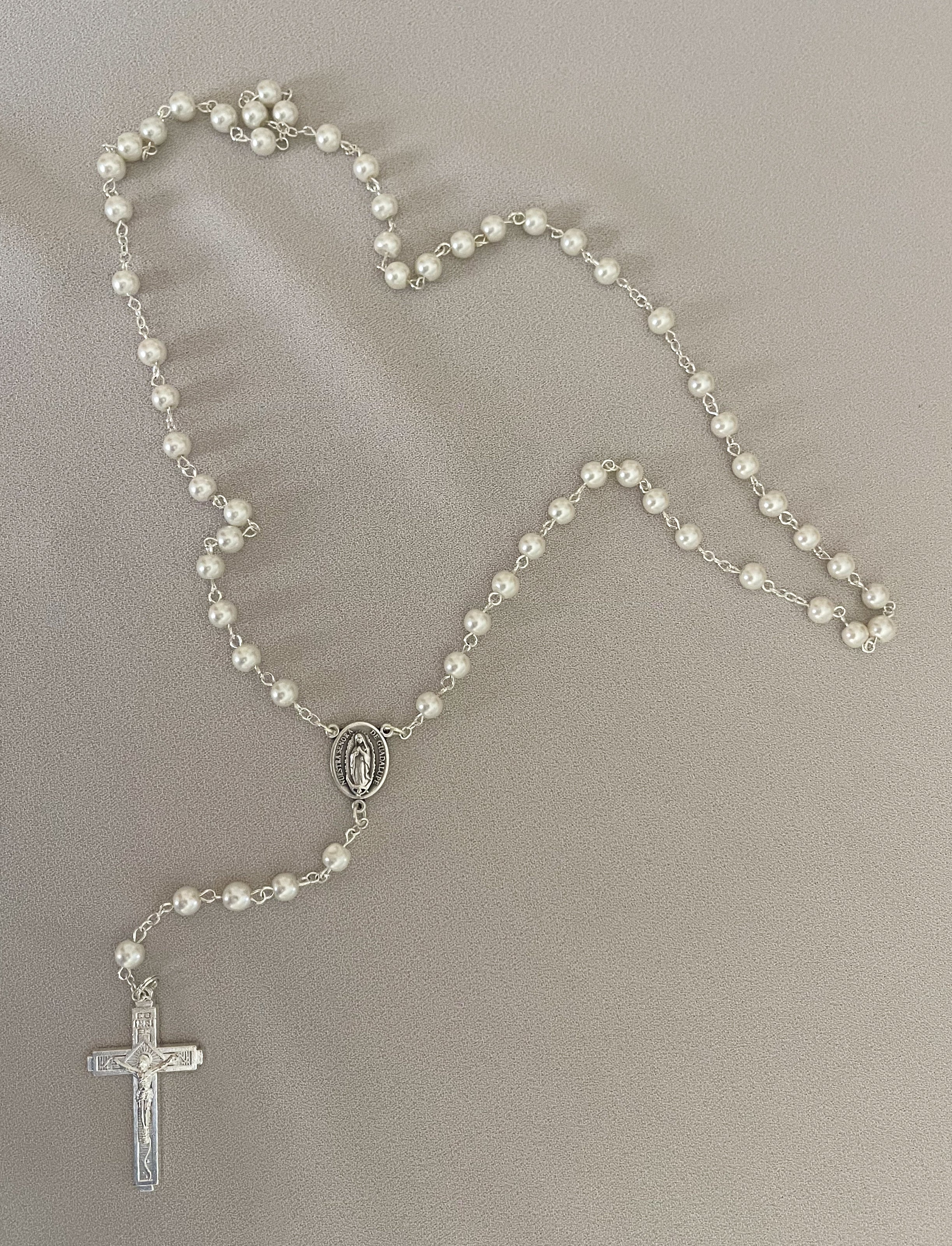 Kit Primera Comunión Bordado Tul Medalla Virgen de Guadalupe OVAL