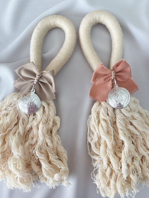 Bendiciones para puerta de Macramé con Medalla San Benito 3 cms.