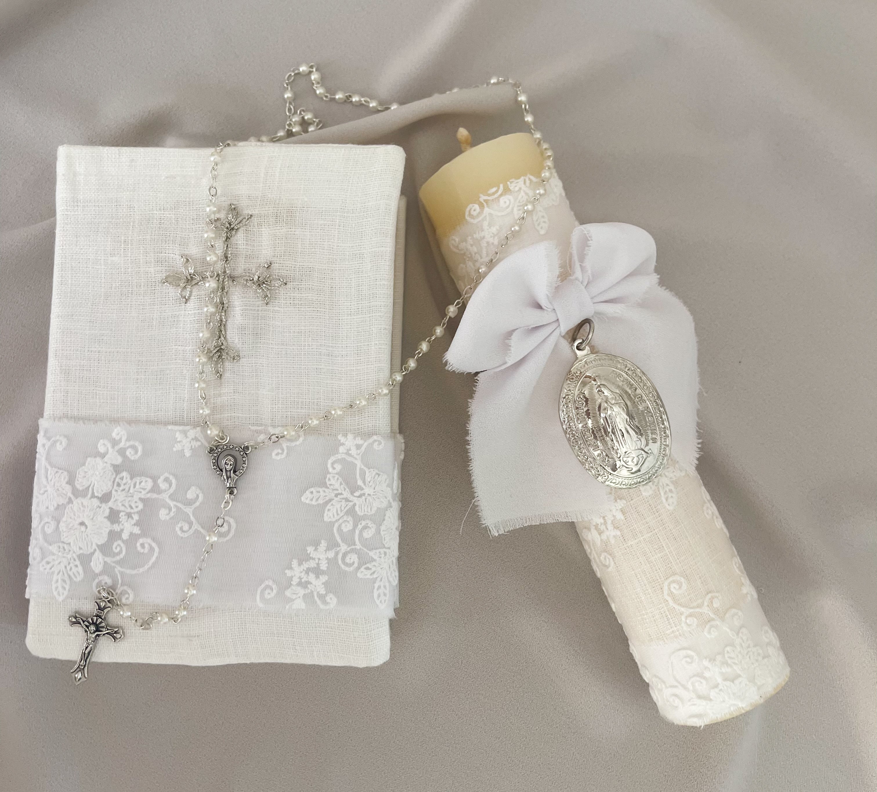 Kit Primera Comunión Bordado Tul Medalla Virgen de Guadalupe OVAL