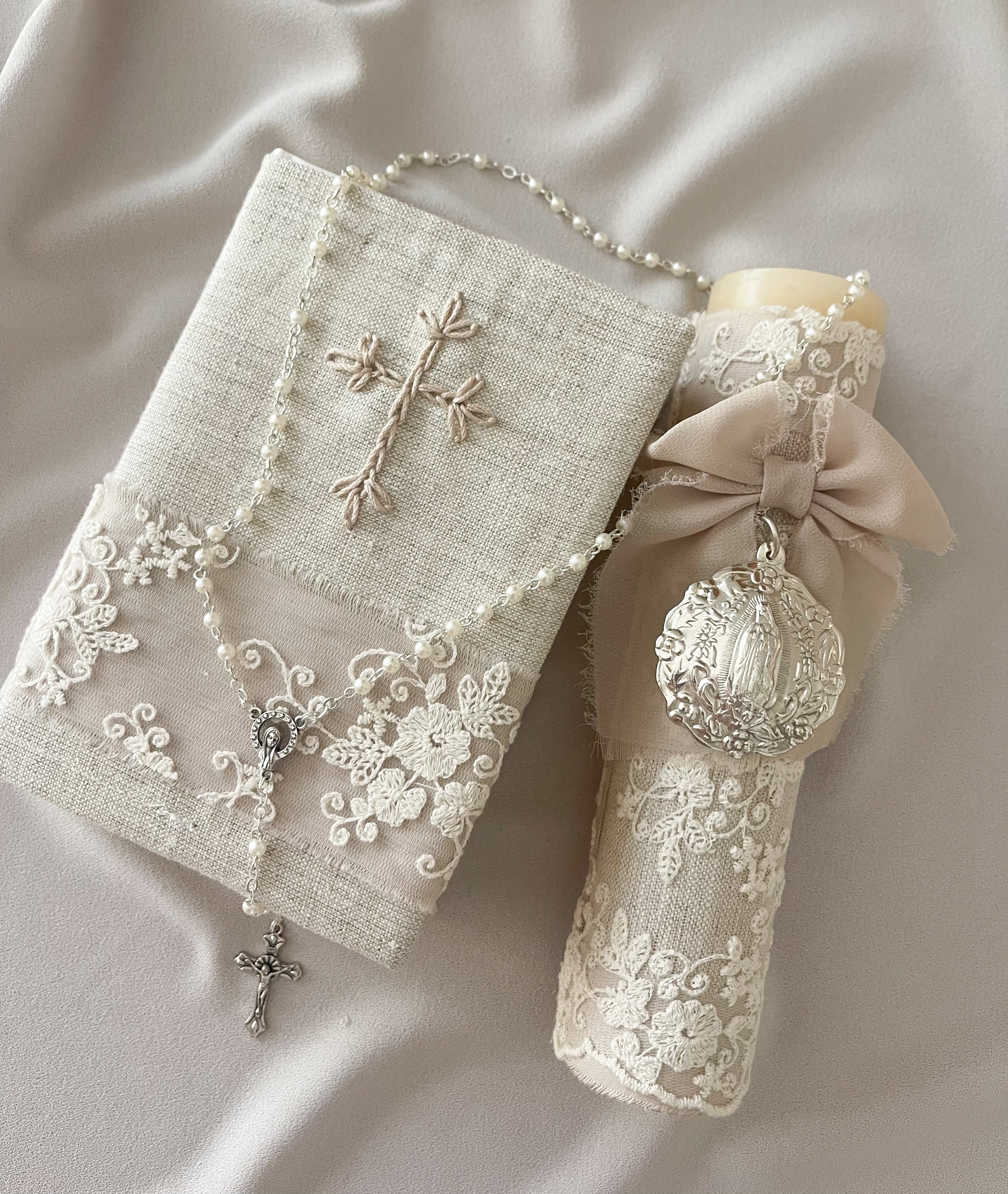 Kit Primera Comunión Bordado Tul Medalla Virgen de Guadalupe REDONDA