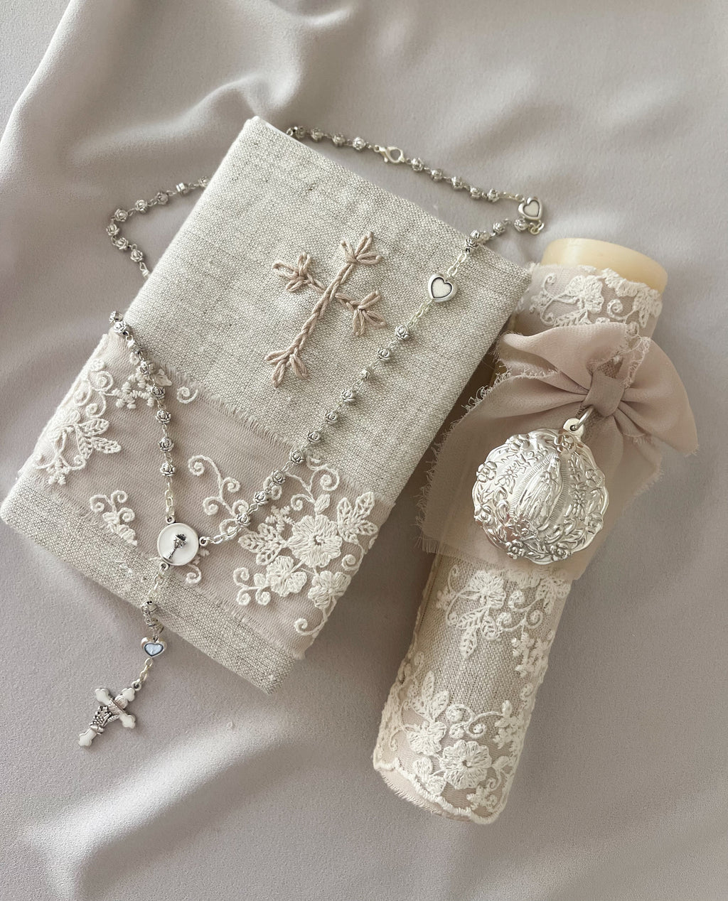 Kit Primera Comunión Bordado Tul Medalla Virgen de Guadalupe REDONDA