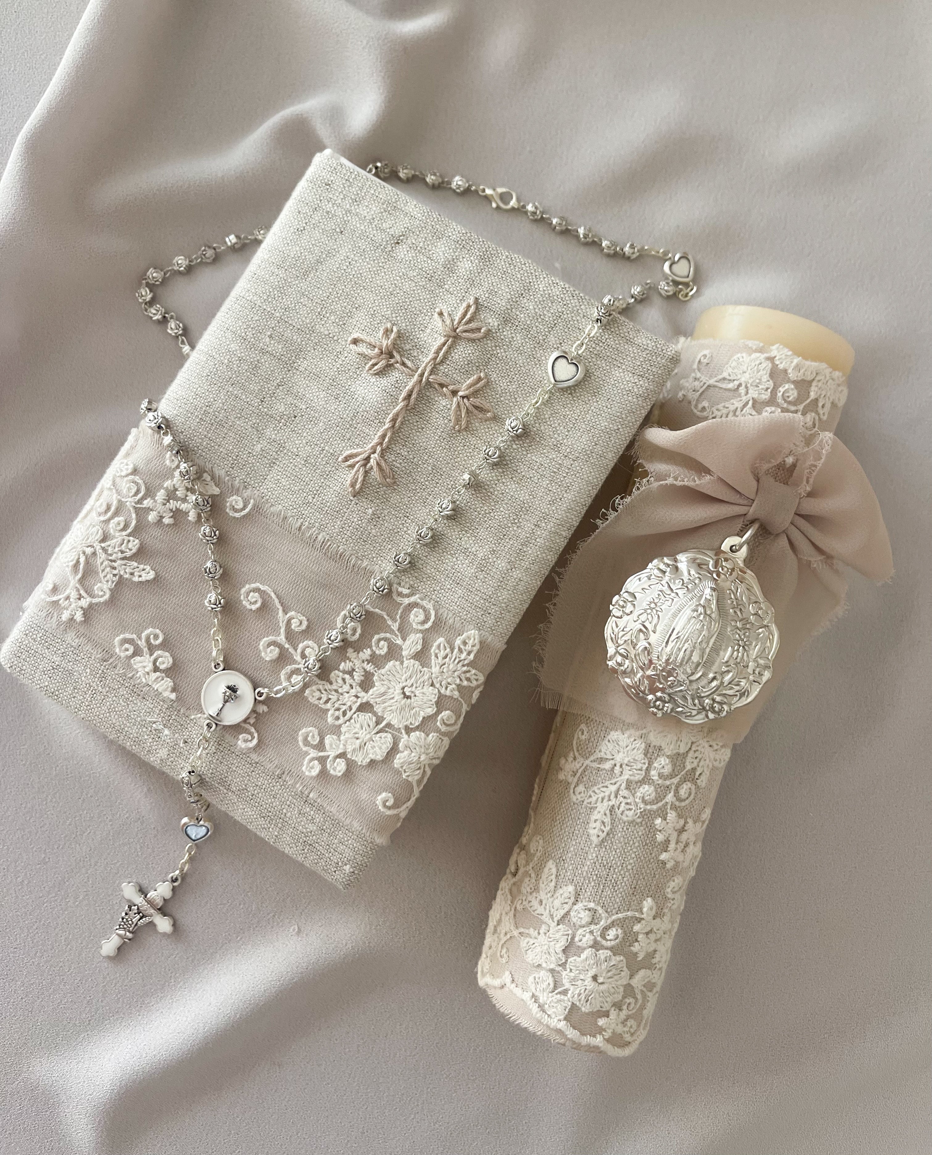 Kit Primera Comunión Bordado Tul Medalla Virgen de Guadalupe REDONDA