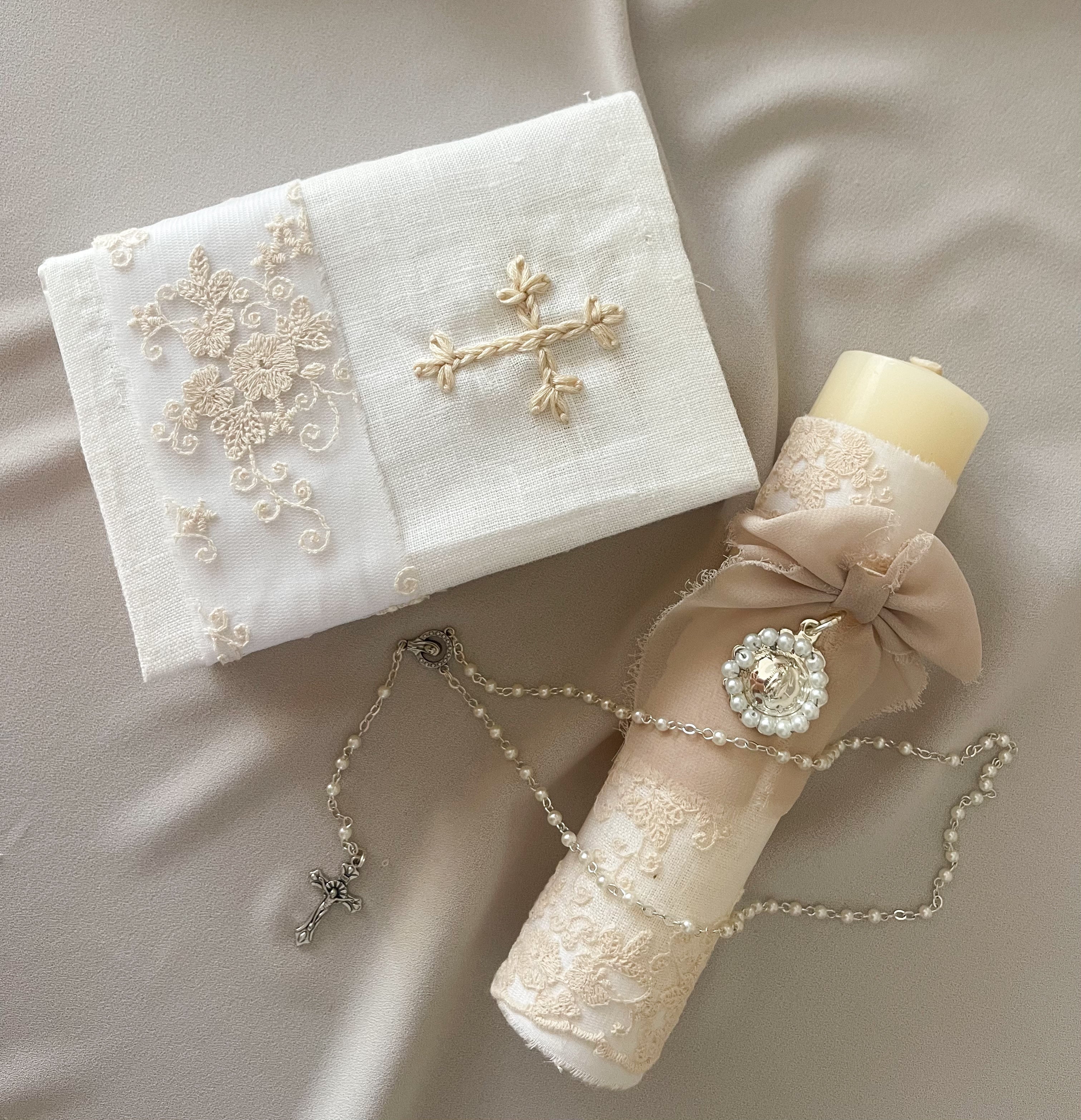 Kit Primera Comunión  Bordado Tul Medalla Virgen de Guadalupe con Perlas