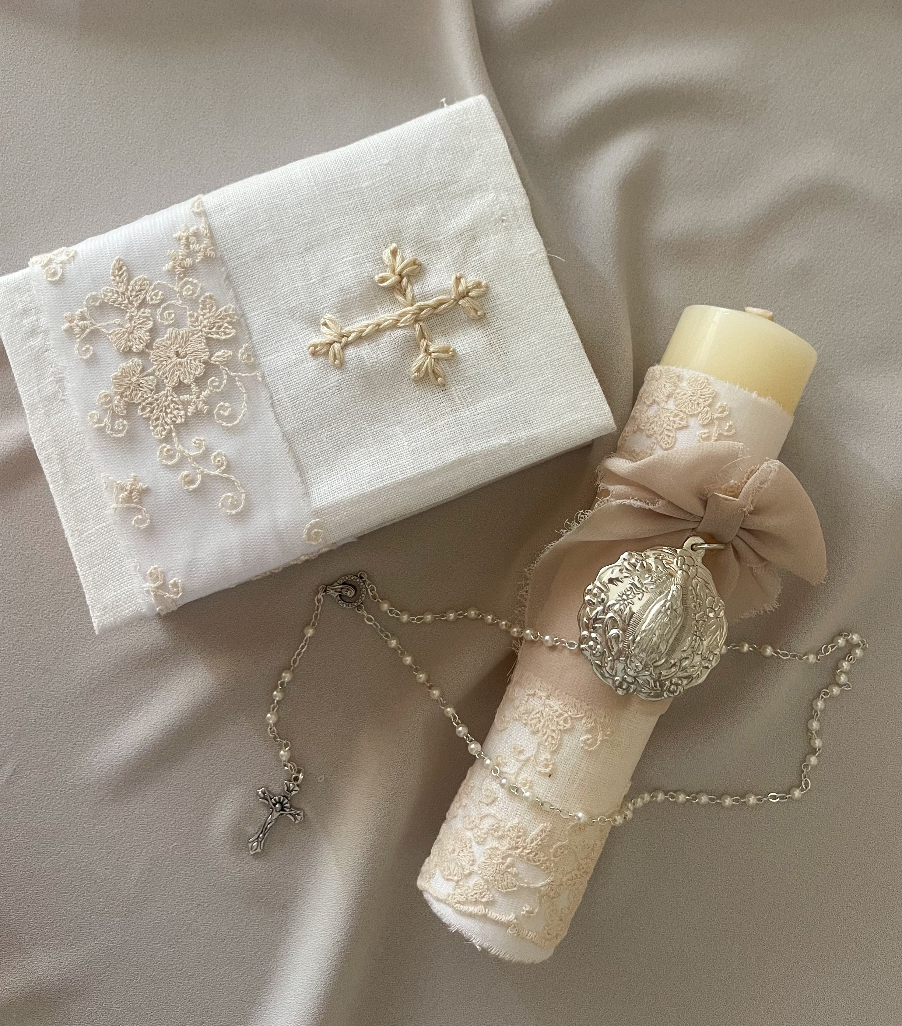 Kit Primera Comunión Bordado Tul Medalla Virgen de Guadalupe REDONDA