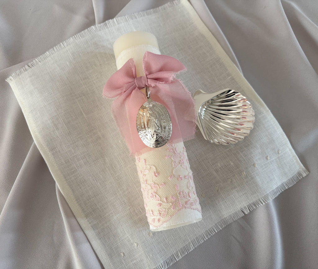 Kit Bautizo Colección PEONY Bordado Tul Español con Medalla Virgen Guadalupe 5cms Ovalada