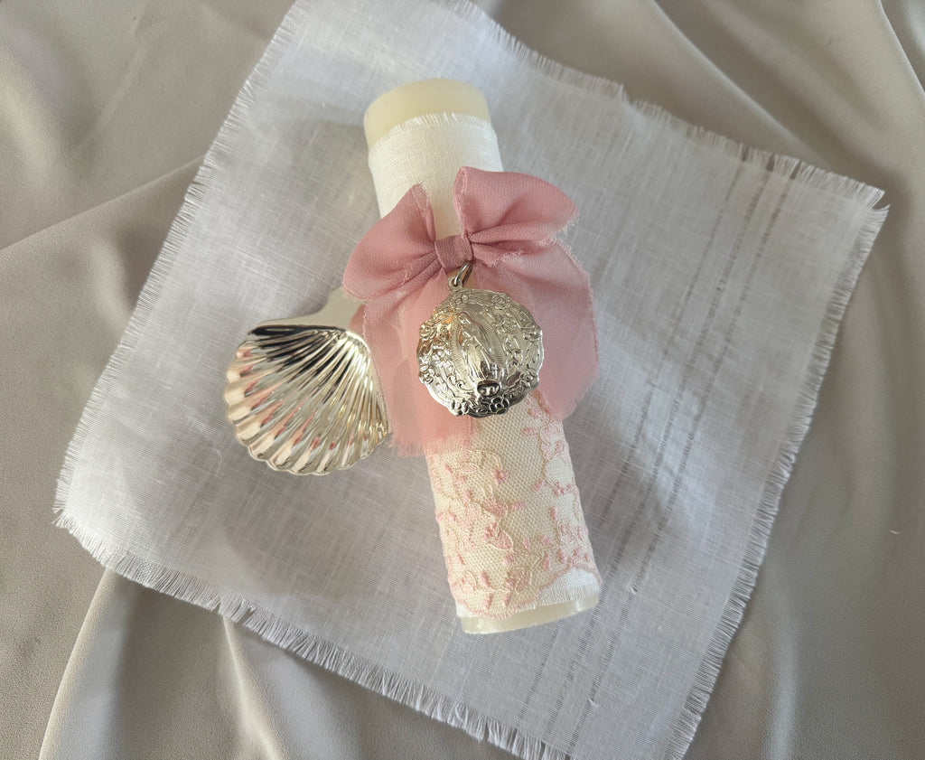 Kit Bautizo Colección PEONY Bordado Tul Español con Medalla Virgen Guadalupe 5cms Redonda