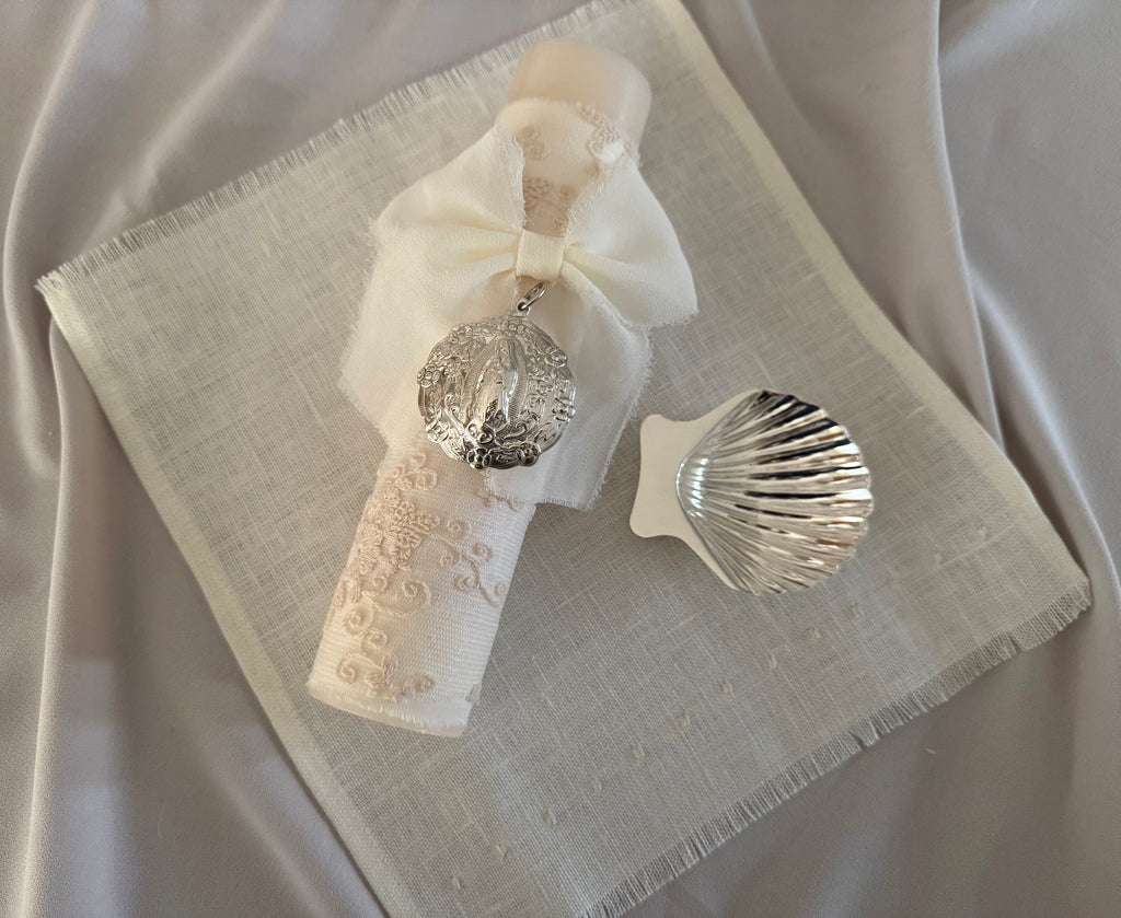 Kit Bautizo Colección Bordado Tul Medalla Virgen Guadalupe Redonda