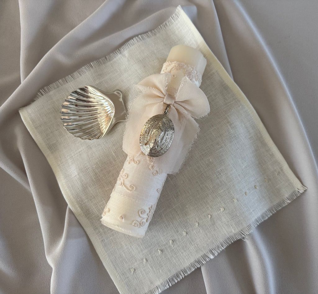 Kit Bautizo Colección Bordado Tul con Medalla Virgen Guadalupe Ovalada