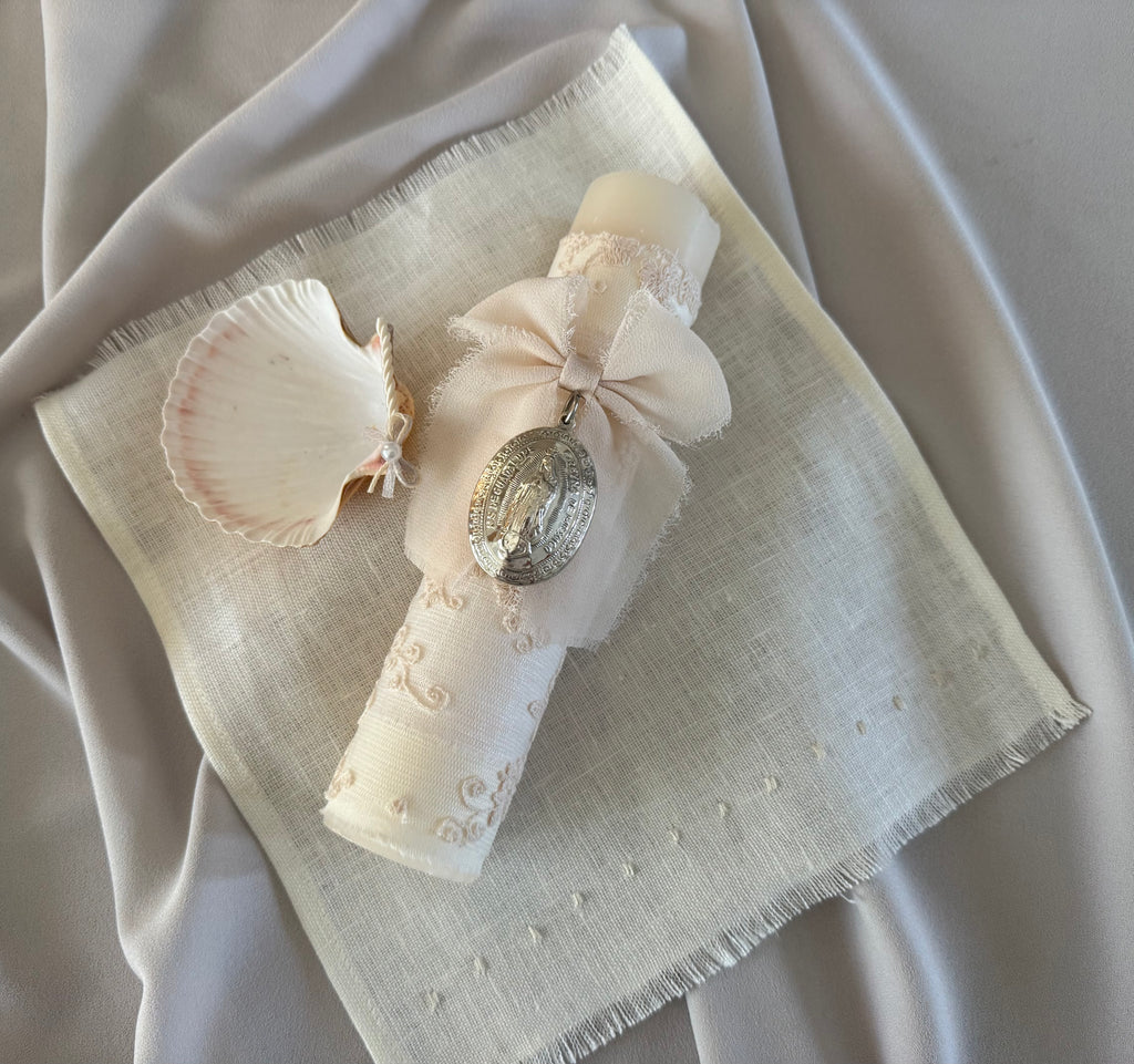 Kit Bautizo Colección Bordado Tul con Medalla Virgen Guadalupe Ovalada