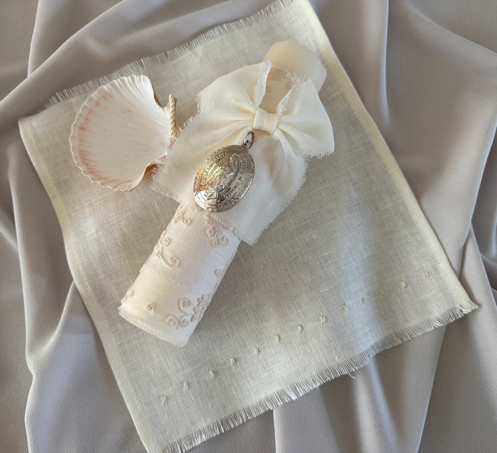 Kit Bautizo Colección Bordado Tul con Medalla Virgen Guadalupe Ovalada