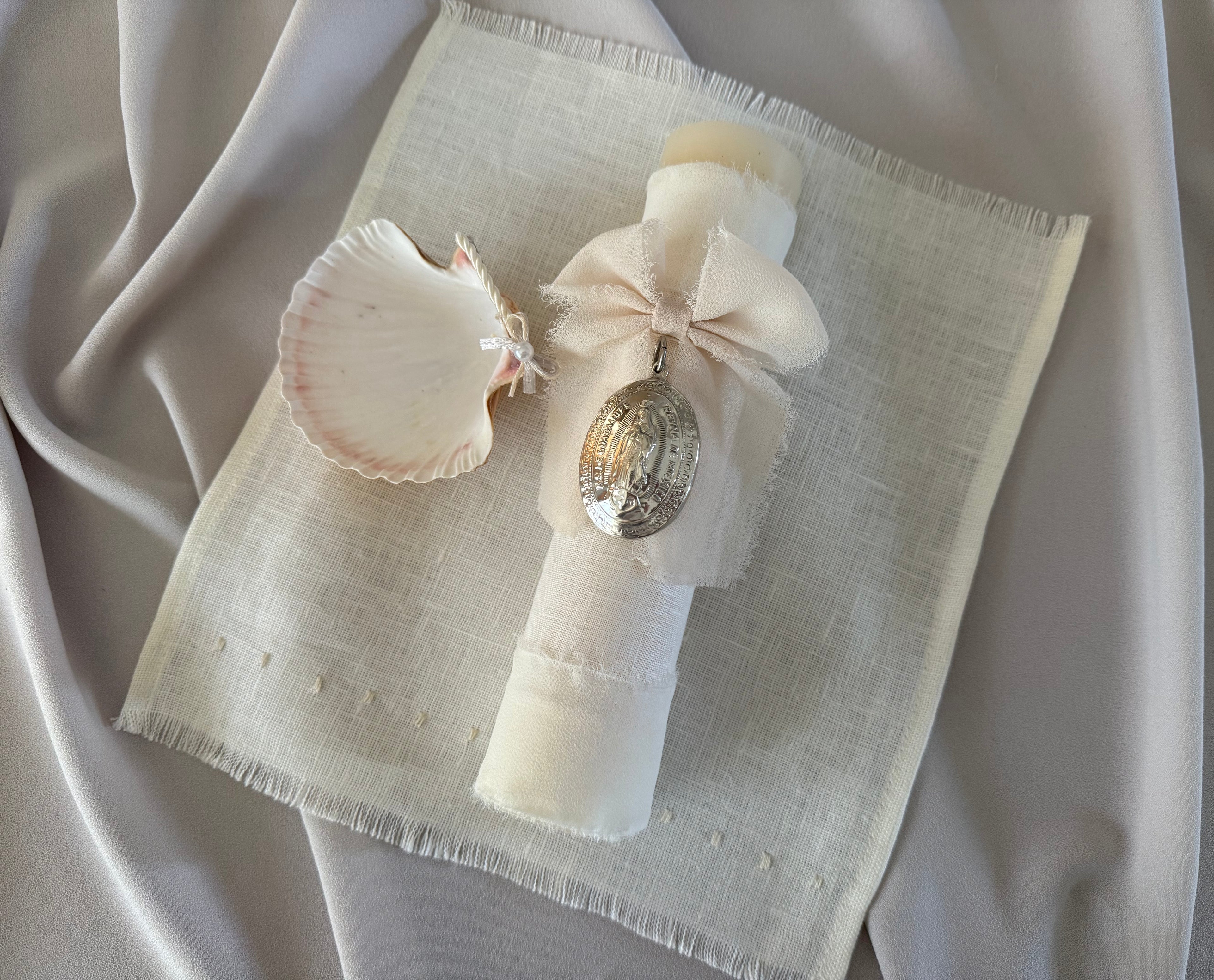 Kit Bautizo Clásico con Medalla Virgen Guadalupe Oval