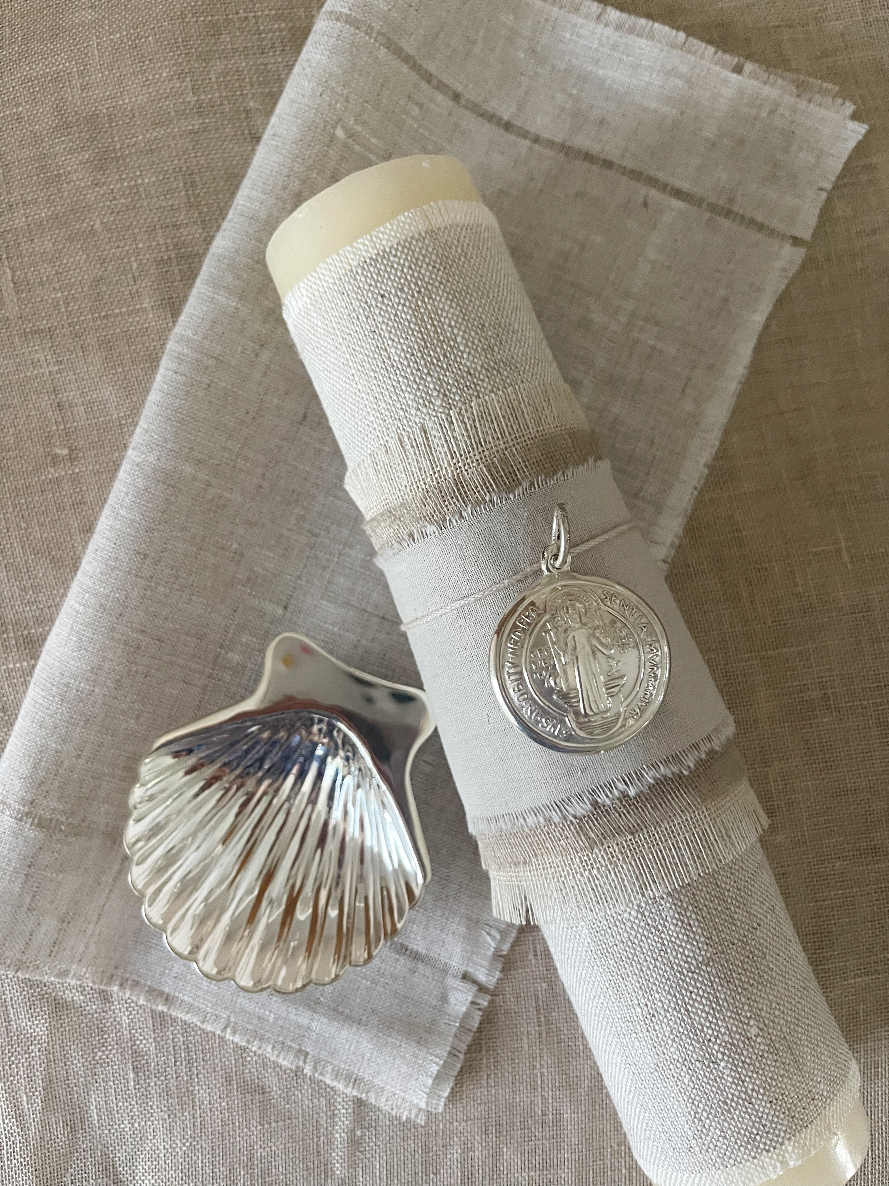 Kit Bautizo Lino LUX Medalla San Benito