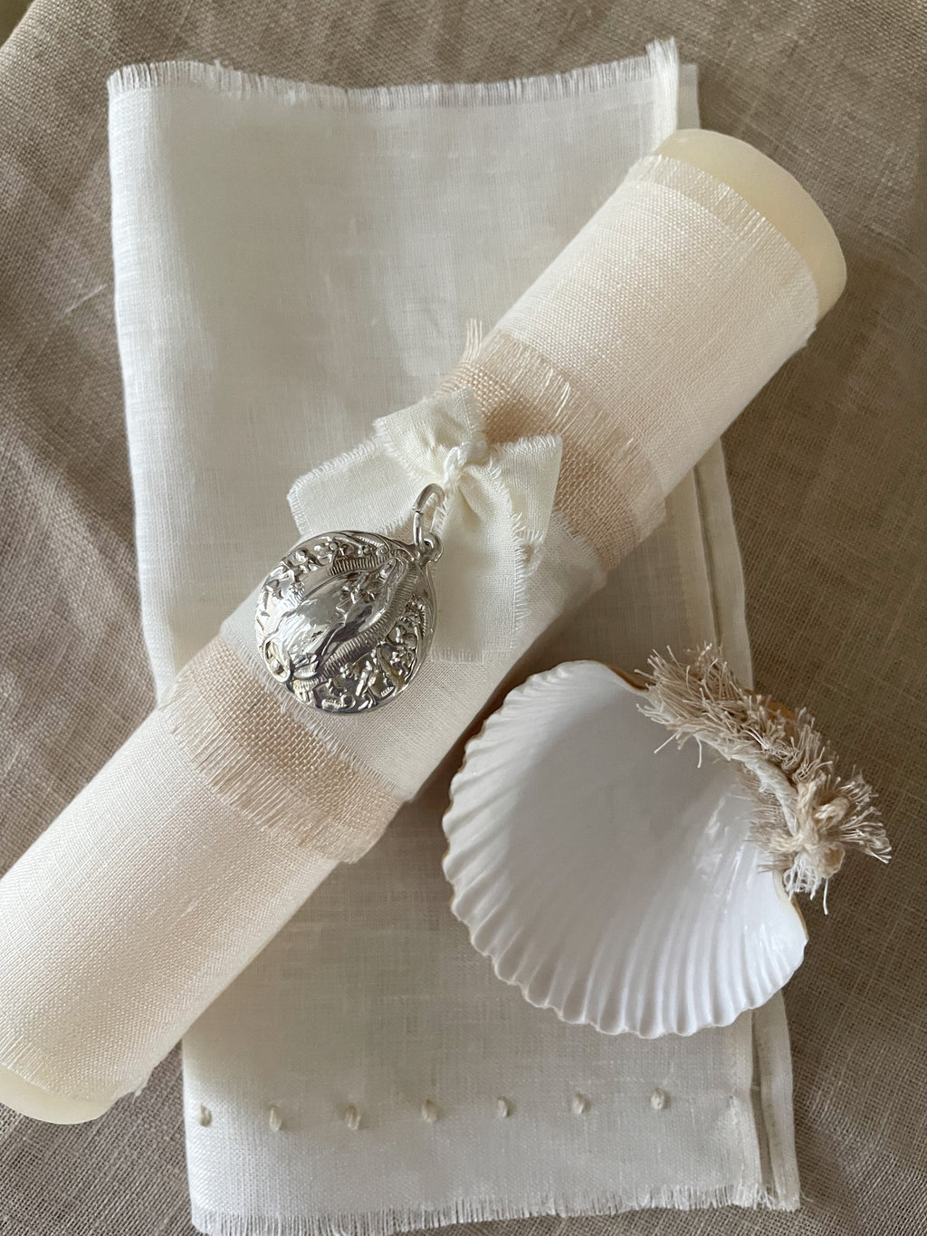 Kit Bautizo Lino LUX  Medalla Virgen Guadalupe