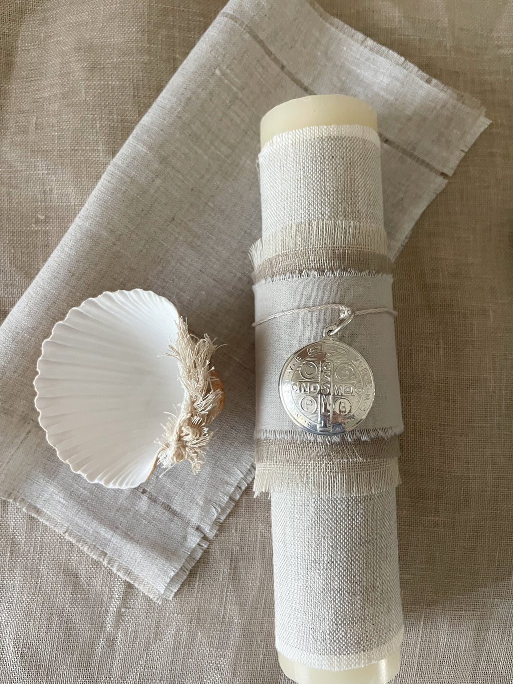 Kit Bautizo Lino LUX Medalla San Benito