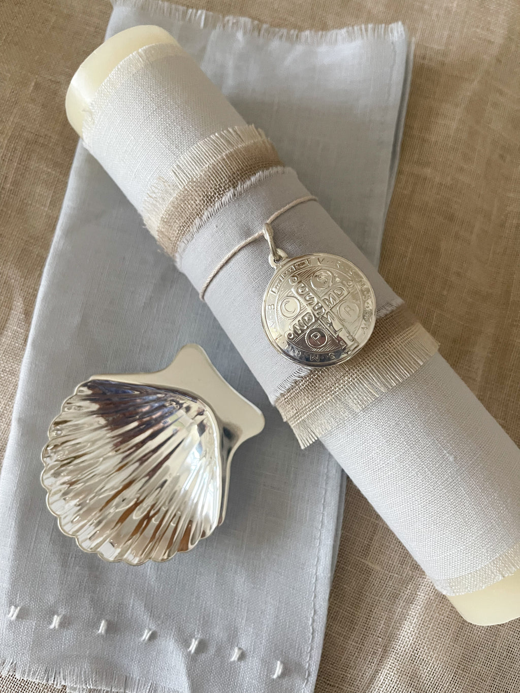 Kit Bautizo Lino LUX Medalla San Benito