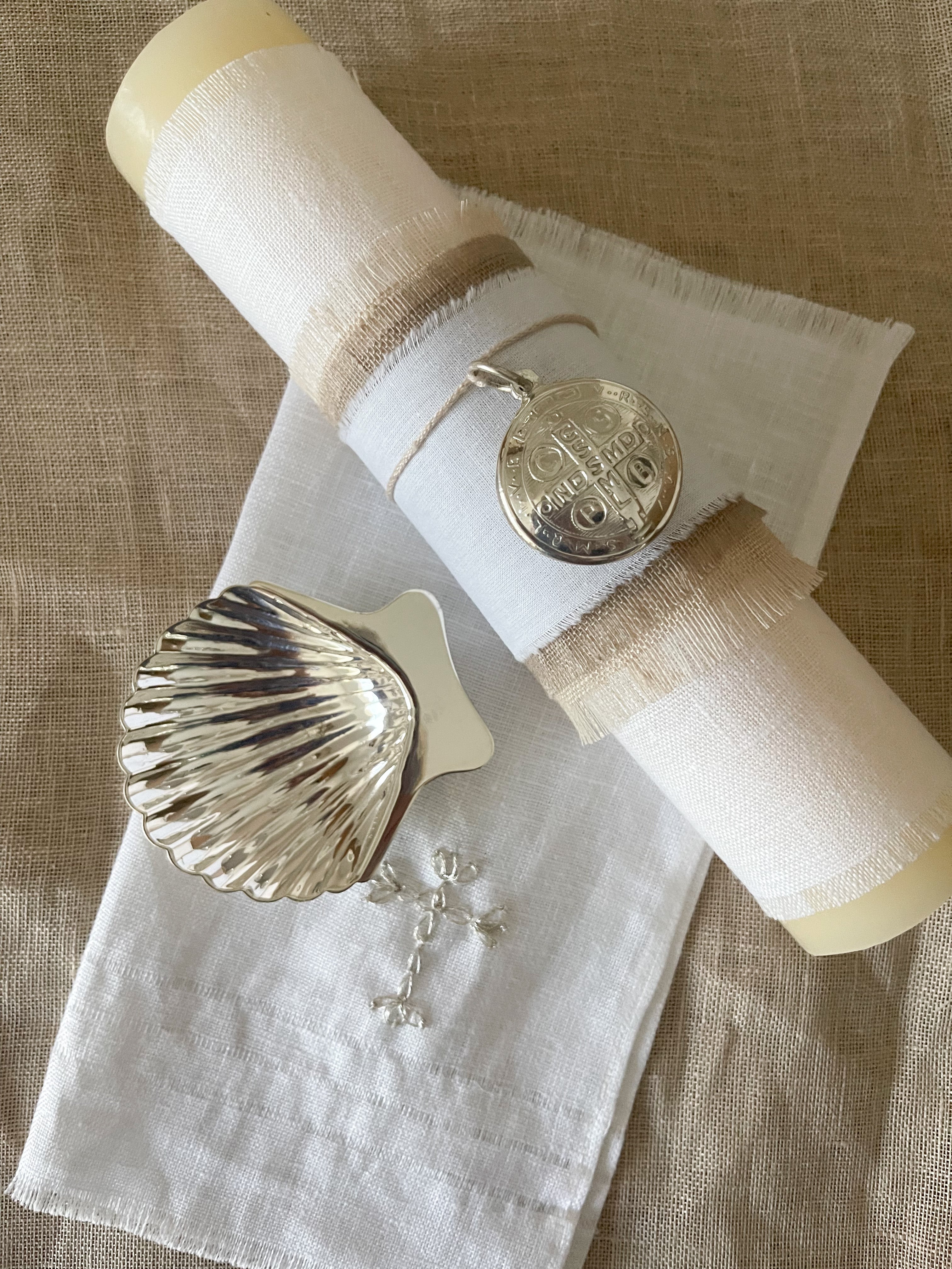 Kit Bautizo Lino LUX Medalla San Benito