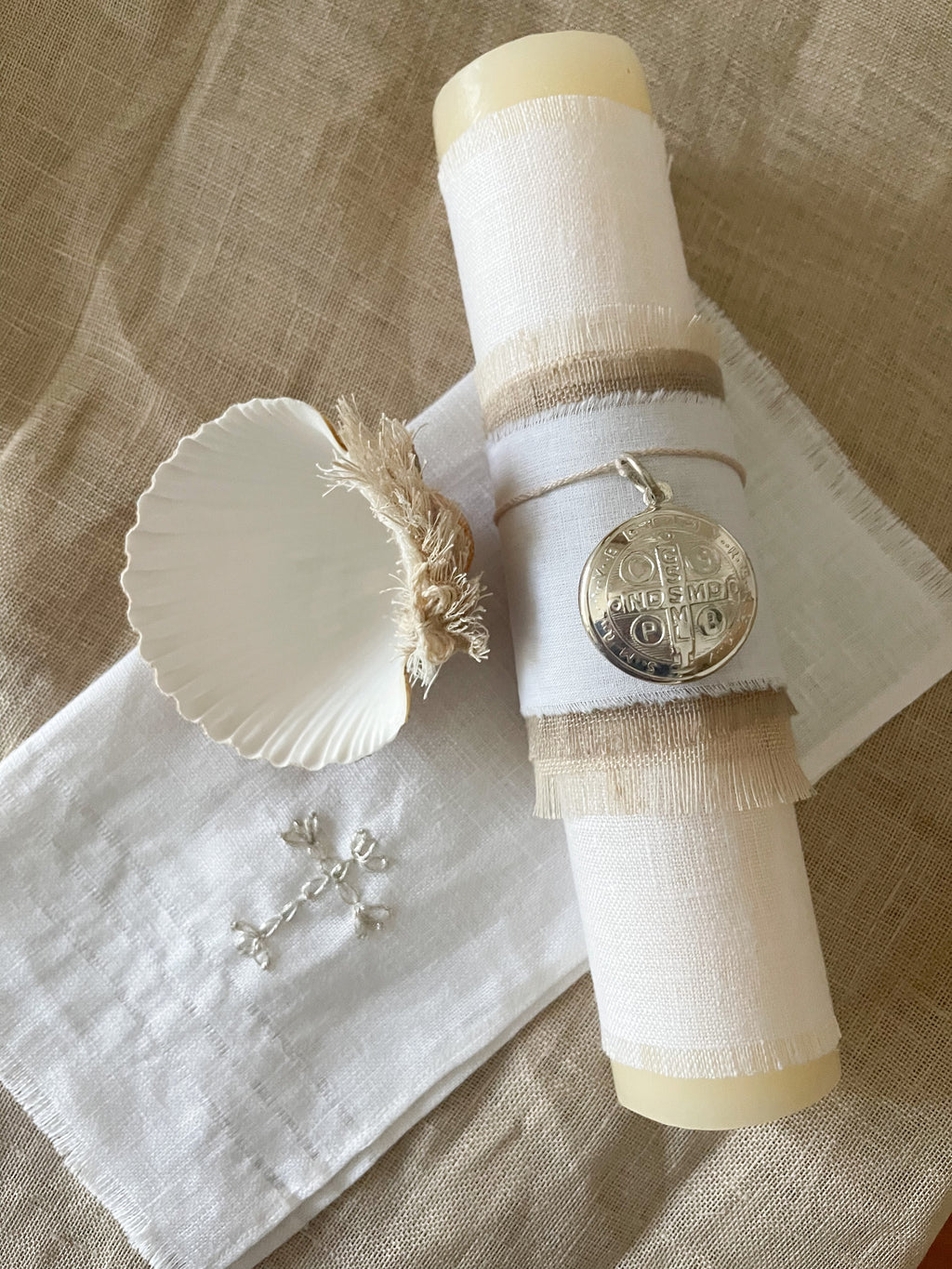 Kit Bautizo Lino LUX Medalla San Benito