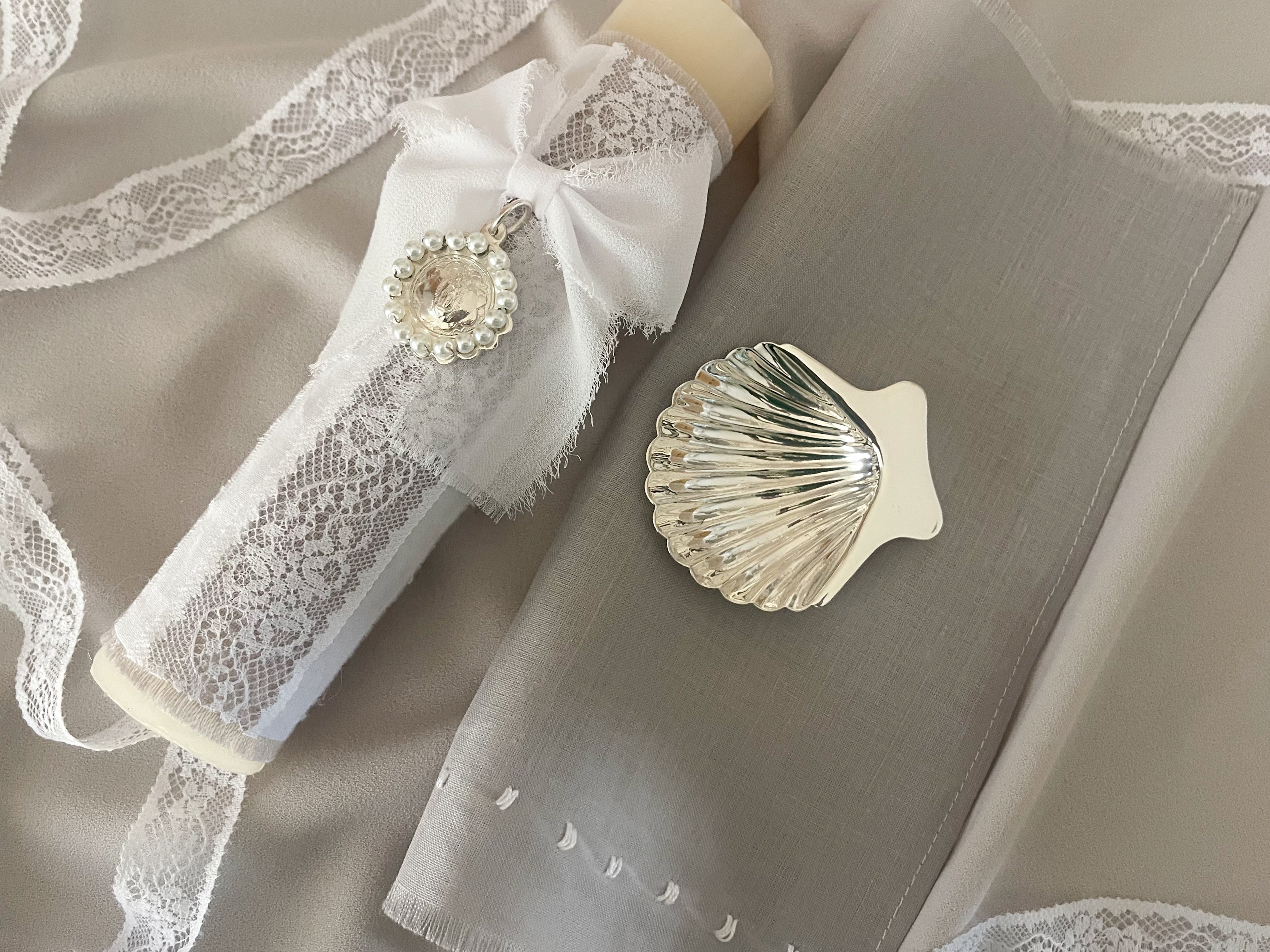 Kit Bautizo Colección Puntilla Española Medalla  Virgen Guadalupe Perlas