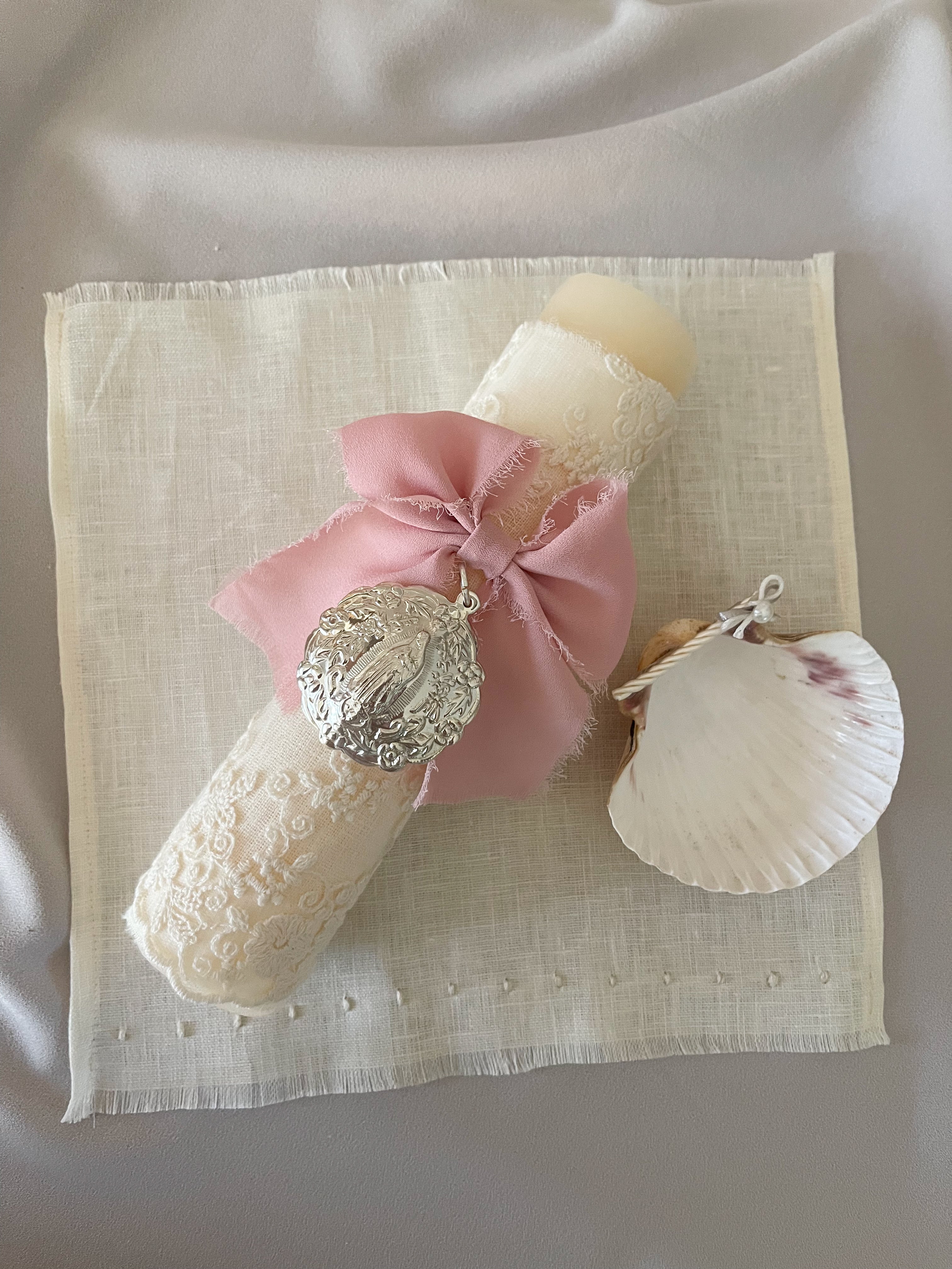 Kit Bautizo Colección Bordado Tul Medalla Virgen Guadalupe Redonda