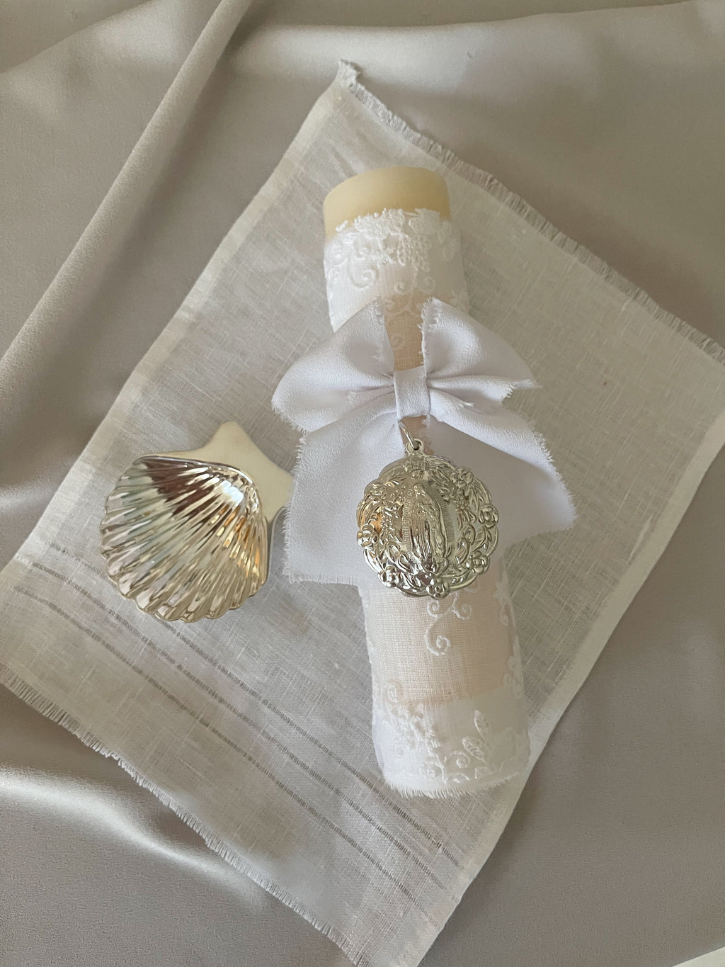 Kit Bautizo Colección Bordado Tul Medalla Virgen Guadalupe Redonda