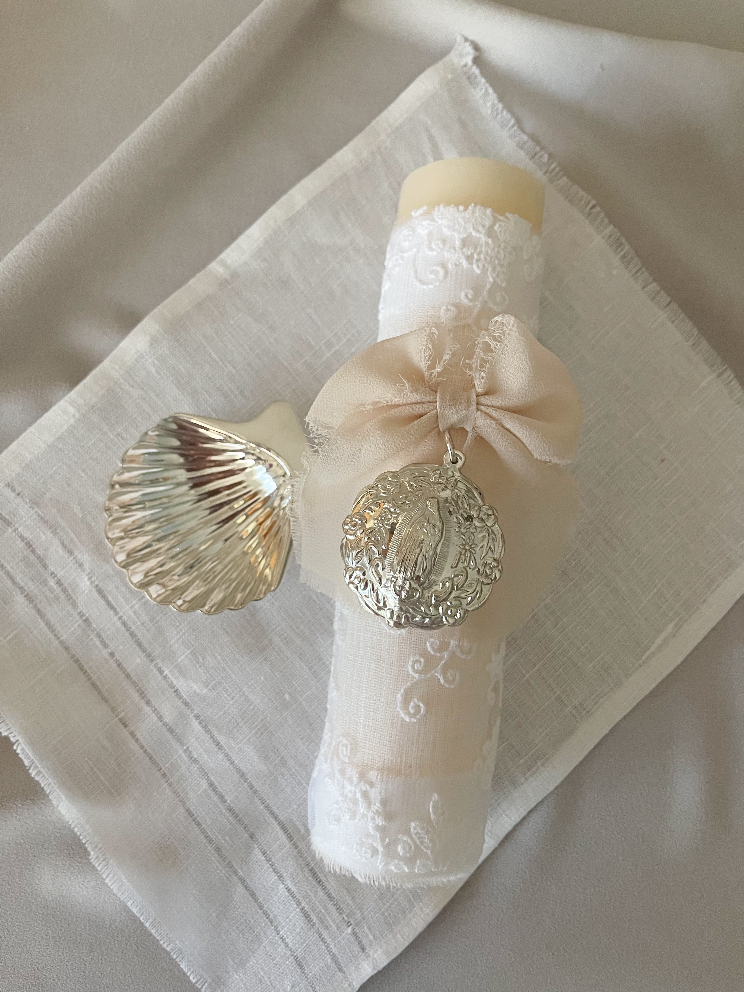 Kit Bautizo Colección Bordado Tul Medalla Virgen Guadalupe Redonda