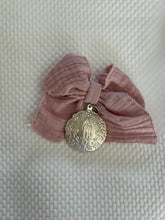 Cargar imagen en el visor de la galería, Cubre Porta Bebé  Piqué Grueso con Muselina
